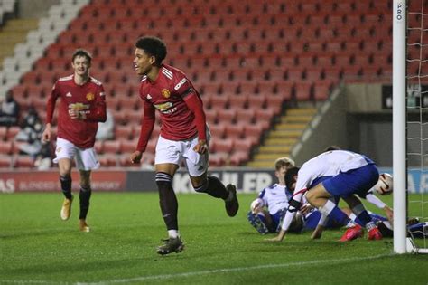 Latest on manchester united u21 forward shola shoretire including news, stats, videos, highlights and more on espn. Man Utd starlet Shola Shoretire's two idols after rapid ...