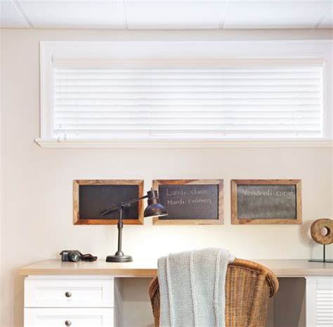 Puis, on visse ensuite le cadre de la fenêtre dans la charpente de bois de la maison. 10 idées pour rendre son sous-sol plus lumineux | Fenetre ...