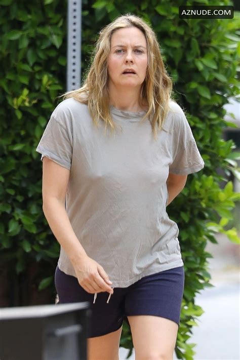 Alicia Silverstone Taking A Stroll Near The 597k Four Bedroom Hollywood Hills Home She Bought