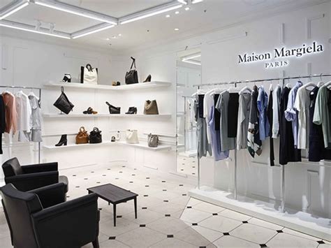 Maison margiela is a french fashion house founded in paris in 1988 by belgian designer martin margiela. Maison Margiela Store, Fukuoka - Japan » Retail Design ...