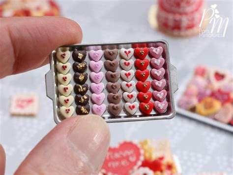 201902 Valentine Chocolats Dollhouse By Paris Miniature Wilton Candy
