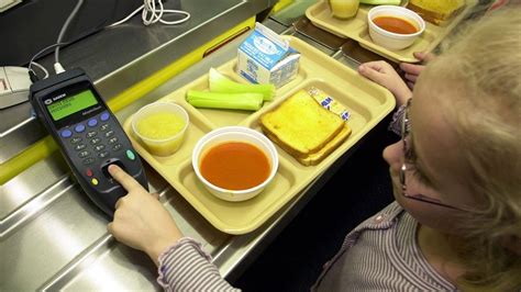 Nyc Public Schools Offer Free Lunch To Students Youtube