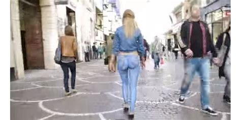 Buzz Video Elle Se Balade Nue Dans Les Rues De Lille Avec Un Faux Jeans En Peinture