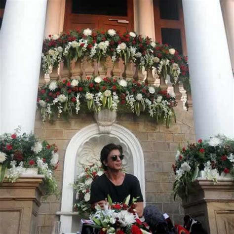 Share 'shahrukh khan house' on. Pictures of Shahrukh Khan's House ("Mannat") in Mumbai - A ...