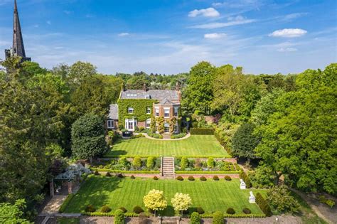The Cheshire mansion that just won't sell - Cheshire Live