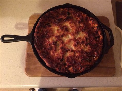 I've heard of no knead then about 2 hours before i wanted to bake my pizza, i floured the top of my dough and turned it out onto my floured cutting board. Chicago Style Deep Dish Iron Skillet Pizza - BigOven
