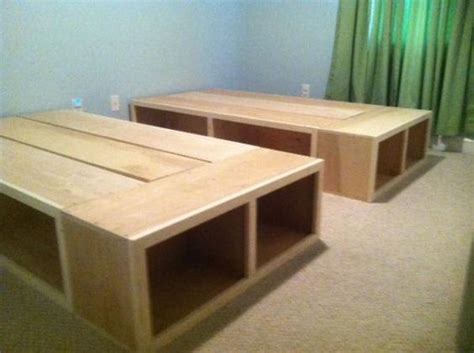 A few months ago we got rid of our guest bedroom set because it was finally falling apart, so i've been needing to build a new queen size bed frame. 22 Spacious DIY Platform Bed Plans Suited to Any Cramped ...