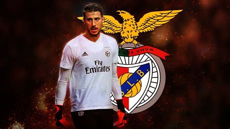 Helton leite (born 2 november 1990) is a brazilian footballer who plays as a goalkeeper for portuguese club sl benfica. Helton Leite praticamente certo na Luz.