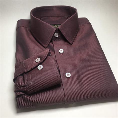 To make a sound like that of a sob or sobbing. Camisa Sob Medida De Algodão Diagonal Vinho - Camisaria DeMoro
