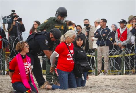 hundreds of caravan protesters march against u s consulate tijuana 12 11 18 leftist protest 12