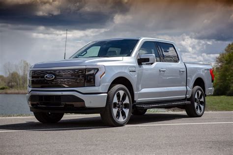 2022 Ford F-150 Lightning: A closer look at the Blue Oval's game