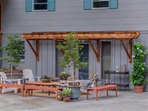 Spreading memories and special moments through photographs will not only help you to live your days lighter, but it will also make your house look beautiful and feel like home. Home Town Makeover Sneak Peek | HGTV's Decorating & Design ...