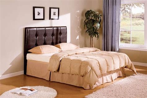 Featuring a geometric, button tuft, they are gently padded serving as the perfect amount of support should you choose to rest against it for reading or television viewing. Deep Brown Leather Bedroom Set W/tufted Headboard | Queen ...