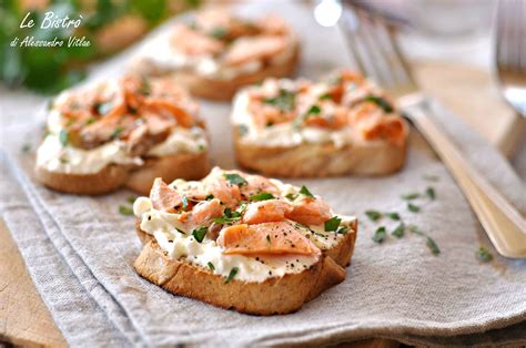 Niente è più buono di ciò che a noi piace e poi possiamo anche unire più ingredienti di nostro gusto ingredienti. Crostini cremosi al salmone, gustoso antipasto semplice e ...