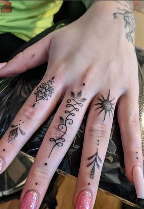26 Unique Finger Tattoos Designs For You Lily Fashion Style Pretty