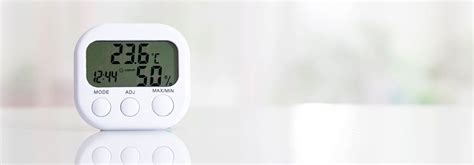 Un buon misuratore di umidità ci permette di monitorare la situazione ed intervenire qualora i tassi fossero troppo elevati o al contrario troppo bassi. Umidità in casa: quando e come deumidificare una stanza