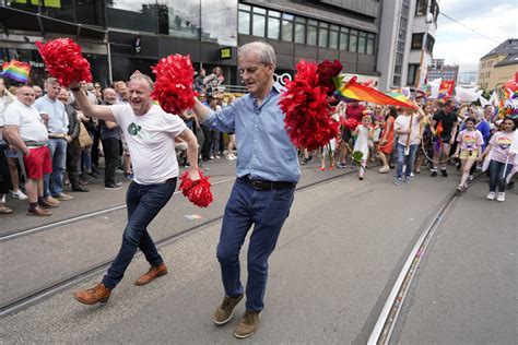 Sensitizing the society and enjoying as normally as a hetrosexual couple; Raja hiver penger etter Oslo Pride - Document