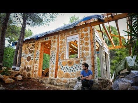 Bottle houses the recycle of glass modern architecture bottle house cabins. Pin by Eloisa Guerrero Granados on Casas y cosas mágicas ...