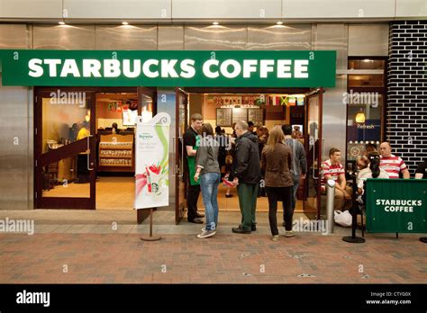Starbucks Coffee Bar Cafe London Uk Stockfotografie Alamy