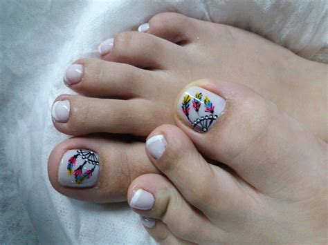 Uñas de los pies pintadas uñas decoradas con flores uñas decoradas manos uñas de los pies bonitas uñas decoradas hermosas uñas de explora y encuentra los mejores diseños de uñas decoradas con flores, motivos hechos a mano, con stickers, en 3d, en agua y mucho más no. Pin de Sofi.betan.oso en decoraciones de uñas | Uñas manos y pies, Manicura de uñas, Uñas hermosas