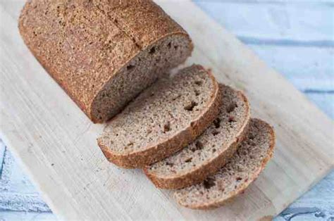 In a jug mix the yeast, honey and water (lukewarm only otherwise it will kill the yeast). Clean eating wholemeal bread recipe - Light and easy