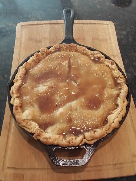 We love making apple pie with crunchy september apples, and this easy skillet apple pie recipe is one of our new favorites. Cast Iron Skillet Apple Pie | Big green egg recipes, Green ...