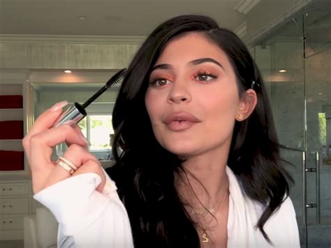 Kylie Jenners 37 Step Makeup Routine Includes Eyebrow Trick