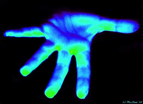 The Glowing Hand 15365 For Just One Day I Wanted To Try S Flickr