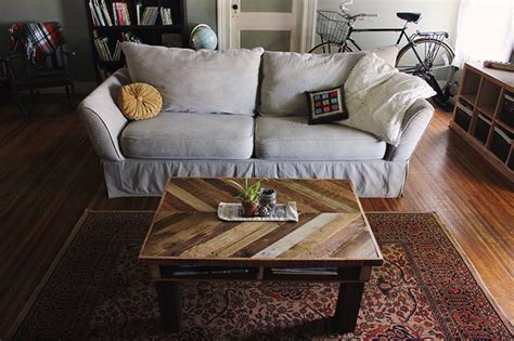 If you want to know how to make a wooden pallet coffee table for your living room then check this article out. 5 Diy Wooden Pallet Coffee Tables - diy Thought