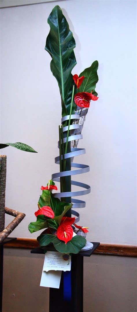 Vertical line mass floral design. 119 best Vertical Arrangements images on Pinterest ...