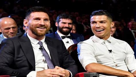 كما ضمت القائمة كلًا من كريستيانو رونالدو (يوفنتوس)، وليونيل ميسي (برشلونة)، ونيمار دا سيلفا وكيليان مبابي (سان جيرمان)، ورحيم ستيرلينج (مانشستر سيتي). كريستيانو رونالدو يتفوق على ميسي عبر "أنستقرام"