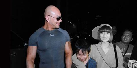 Duel itu difasilitasi deddy corbuzier yang akan tayang di youtubenya. FOTO Berangkat Sekolah, Azka Corbuzier Dikawal Polisi ...