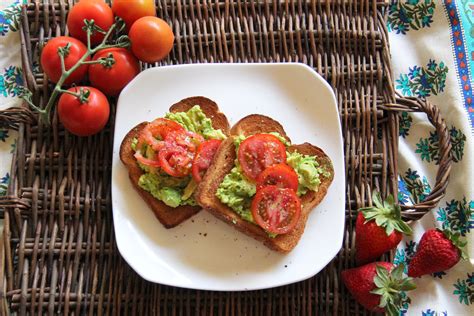 How to make fancy avocado toast this is the breakfast that you probably looking for. Easy Breakfast Idea, Avocado Toasts | Chef Julie Yoon