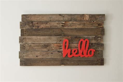 These 22 Pallet Wall Art Ideas Will Have You Busy By The Weekend