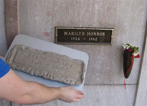 Grave Marker Marilyn Monroe History Memorial Plaque Lot Signed