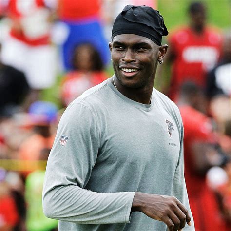 Julio jones salary income and net worth data provided by people ai provides an estimation for disclamer: Julio Jones Net Worth: Age, Height, Weight, Bio - Julio ...