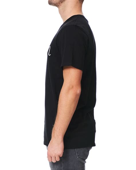 Ik draag bijna nooit meer caps. Maison Kitsuné Tee Parisien Black osoitteesta CareOfCarl.fi