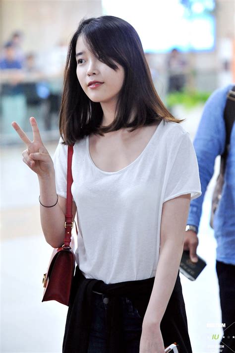 Iu Lee Ji Eun Shoulder Length Brown Hair With Slight Angled Fringe