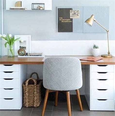 Si vous êtes à la recherche d'un mobilier fonctionnel et pratique pour tout ranger dans sa chambre, ce bureau est une solution idéale. Mon ado ne supporte plus sa chambre « d'enfant » | Femmes Débordées