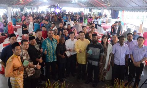 Ketua menteri sabah itu sekali gus menyeru penduduk kiulu supaya memilih parti tempatan bagi memperjuangkan. Kukuhkan silaturahim, eratkan hubungan antara rakyat dan ...