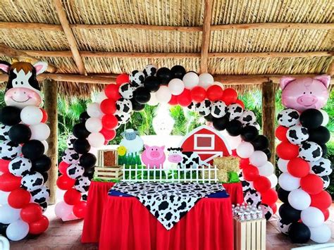 A barnyard party is perfect for a child's birthday. Pin by christine mcclintock on Special Events | Farm party ...