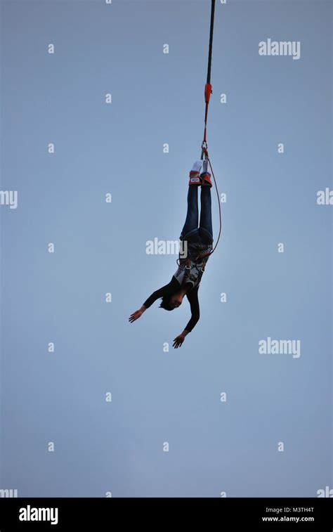 Bungee Jumping Cliff Hi Res Stock Photography And Images Alamy