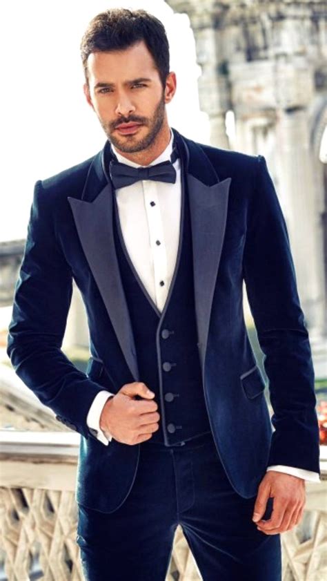 Türk dizi, film ve tiyatro barış arduç, 1987 yılında i̇sviçre 'de emlakçılık yapan bir anne babanın ortanca çocuğu olarak dünyaya. Barış Arduç ve Burcu Biricik "Kuzgun" ile Ekranlara ...