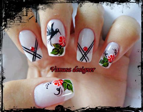 Aerografía con tribal para uñas esculpidas. Mensajes de amor: Tendencia en uñas decoradas elegantes