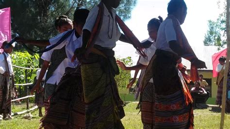 Check spelling or type a new query. Baju Tradisional Belu Ntt : Pakaian Adat Wanita Ntt - Baju ...