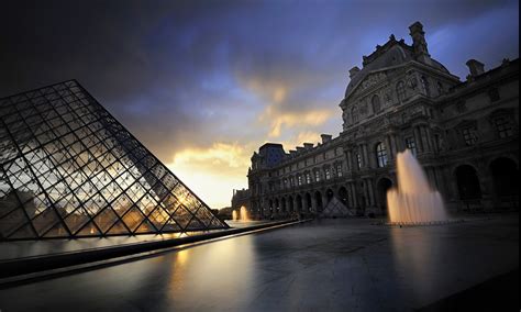 Le Grand Louvre Outlook