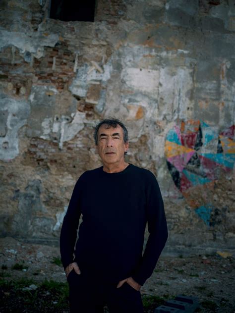 The music movie comes very close to the musician and shows the emotional compositions of hubert von goisern in their context of origin. Hubert von Goisern: Meiner Seel'. Das neue Video ...
