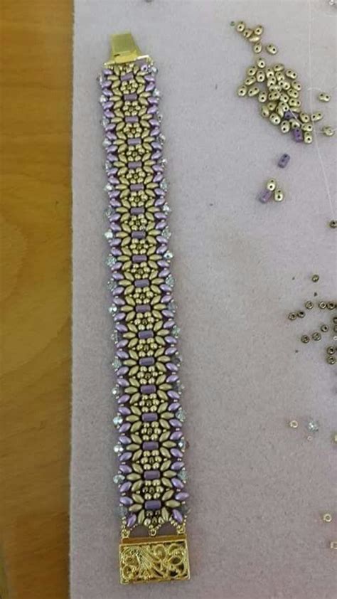 Contents are a reference only of active bead colors in open stock as of a specific point in time and is subject to change. Pretty color combination | Jewelry patterns, Beaded ...