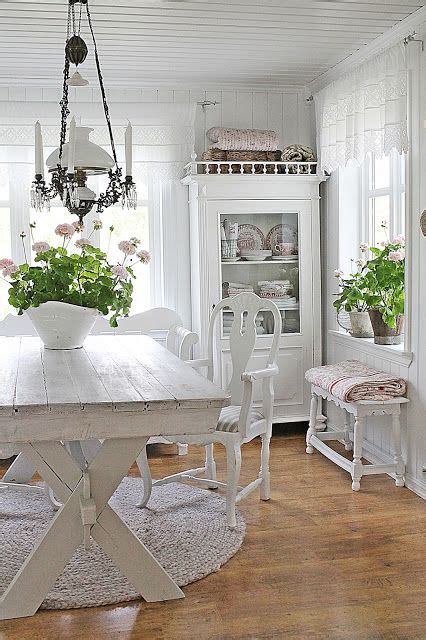 23 rooms spotted on pinterest with the perfect blend of farmhouse charm and elegance. 32 Sweet Shabby Chic Kitchen Decor Ideas To Try - Shelterness