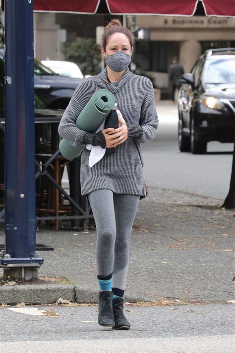 She is best known for her roles as taylor townsend on the fox series the o.c., and lizzie grant on hbo's entourage. Autumn Reeser in a Grey Leggings Leaves a Yoga Class in ...